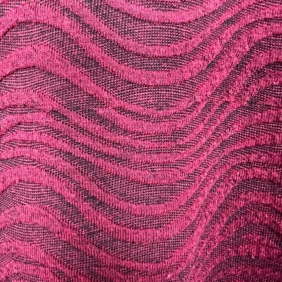 Sno Skins Top Tunic Womens Medium Burgundy Textured Cowl Neck Stretch Flared Hem - Picture 8 of 10